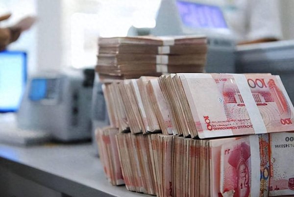 嘉信资本 银行存款大调整！2025年4月起，存款超50万的家庭需留意！